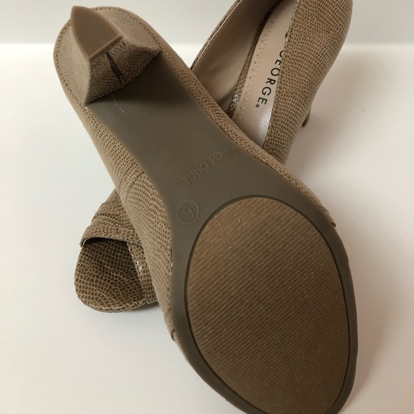 George 2” Women’s Pumps - Picture 3 of 7